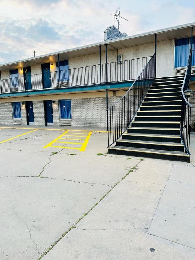 Travel Inn&Suites Emporia Esterno foto