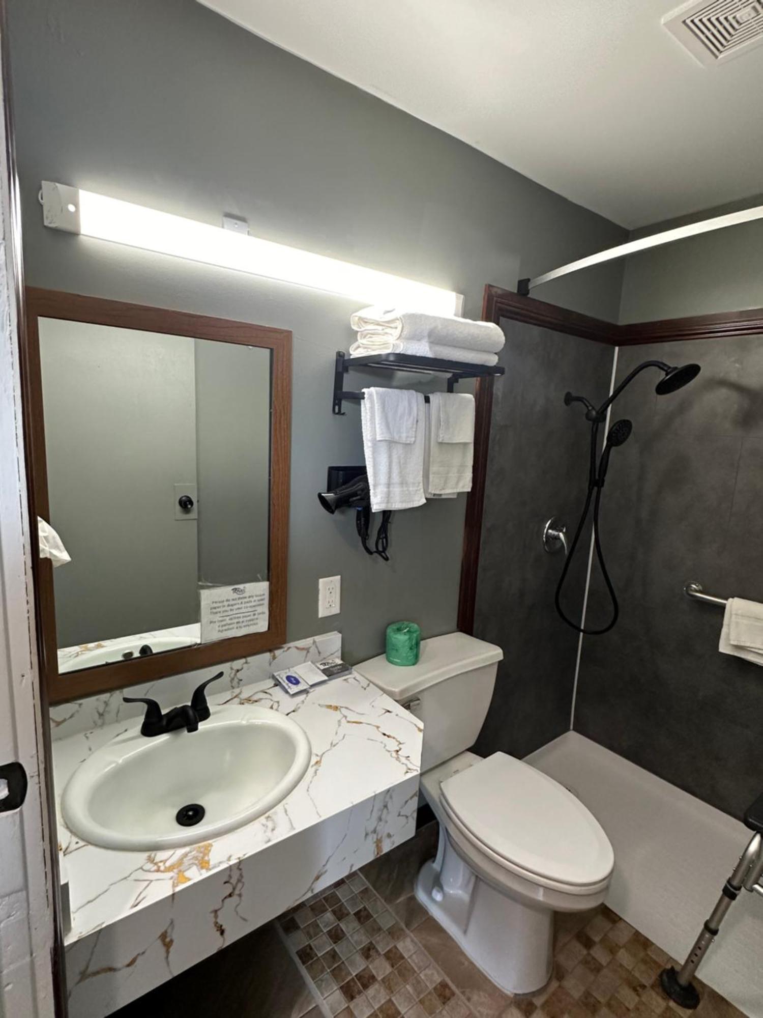 Travel Inn&Suites Emporia Esterno foto